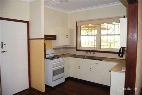 Property photo of 36 Abbott Way Wilson WA 6107
