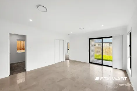 Property photo of 13 Avondale Circuit Deebing Heights QLD 4306