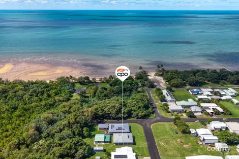 30 Rowe St, Kurrimine Beach, QLD 4871
