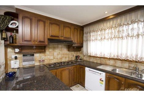 Property photo of 12 Endeavour Crescent Endeavour Hills VIC 3802