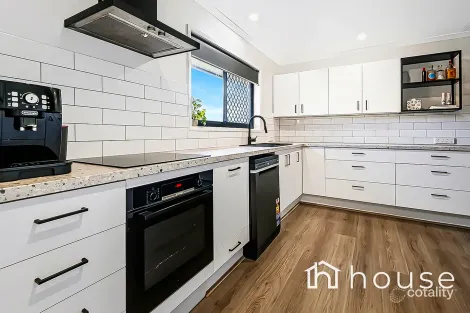 Property photo of 35 Van Dieman Crescent Springwood QLD 4127