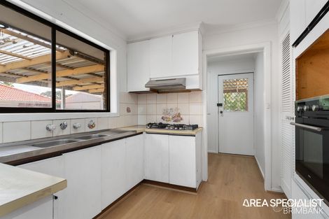 Property photo of 28 Droitwich Crescent Deer Park VIC 3023