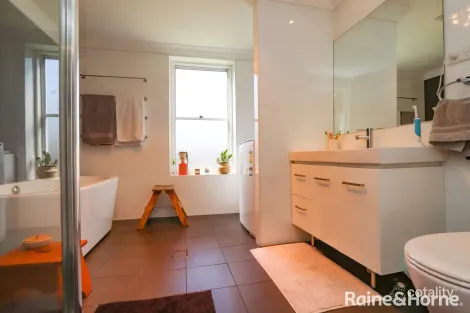 Property photo of 84 Rocket Street Bathurst NSW 2795