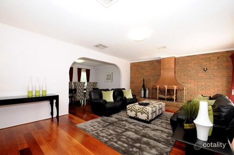 Property photo of 8 King Arthur Drive Glen Waverley VIC 3150