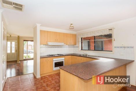 Property photo of 8 Glenaire Crescent Cranbourne West VIC 3977