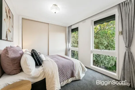 Property photo of 5 Regency Place Doncaster East VIC 3109