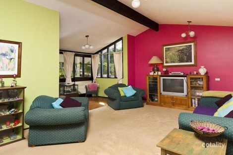 Property photo of 16 Kendal Crescent Wheeler Heights NSW 2097