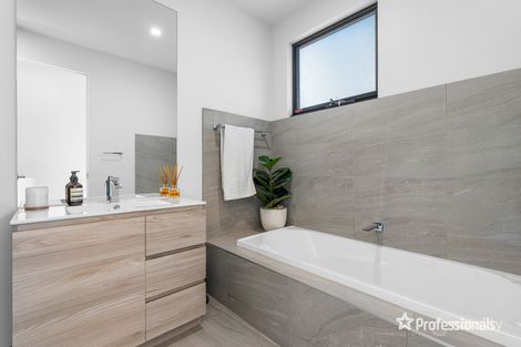 Property photo of 2/1 Woodlea Street Doncaster East VIC 3109