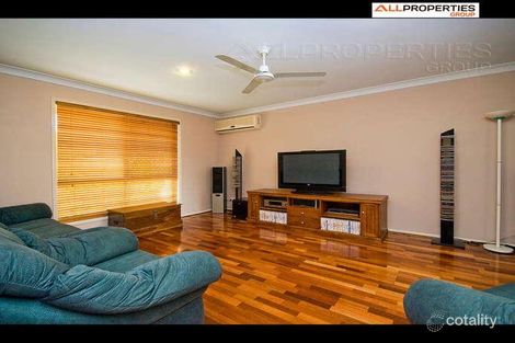 Property photo of 8 Hyde Place Forest Lake QLD 4078