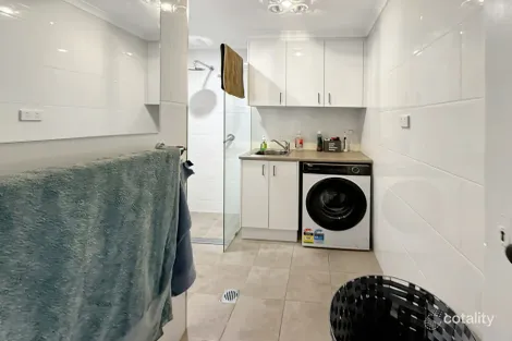 Property photo of 98 Edwards Street Young NSW 2594