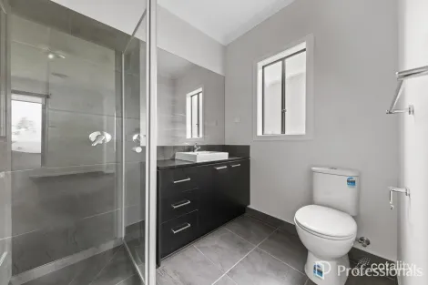 Property photo of 34 Midollo Avenue Tarneit VIC 3029