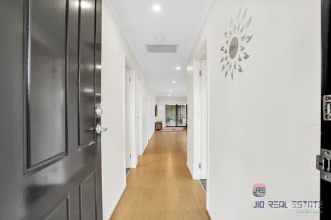 Property photo of 52 Marble Drive Cobblebank VIC 3338