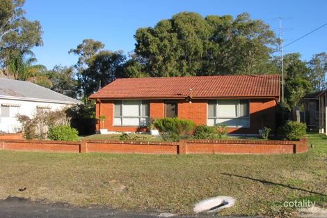 Property photo of 4 Hunter Street Charmhaven NSW 2263