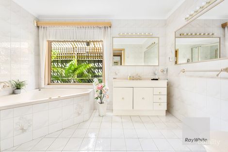 Property photo of 196 Lady Nelson Way Taylors Lakes VIC 3038