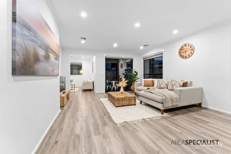 Property photo of 6 Corbett Street Clyde North VIC 3978