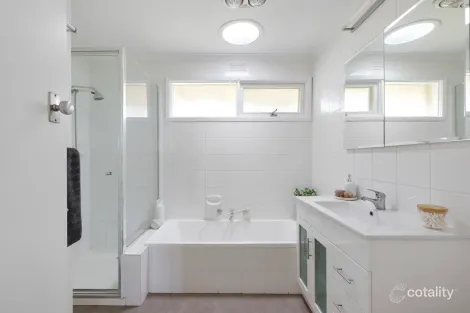 Property photo of 10 Hoadley Avenue Frankston South VIC 3199