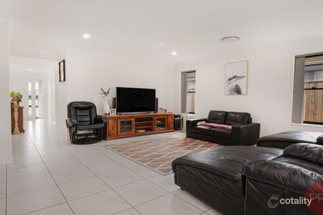 Property photo of 57 Sandpiper Circuit Aberglasslyn NSW 2320