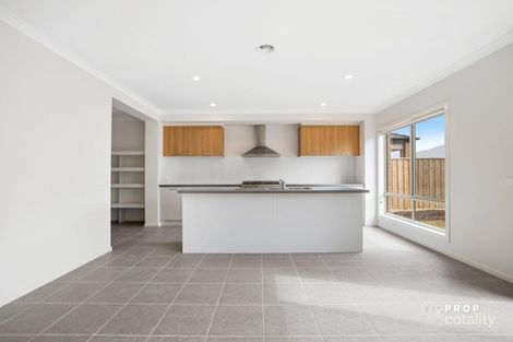 Property photo of 42 Ormiston Crescent Werribee VIC 3030