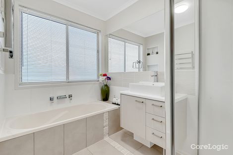 Property photo of 5 Shearwater Place Craigieburn VIC 3064