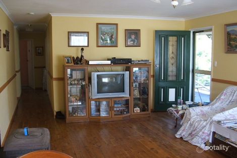 Property photo of 24 Lee Place Nanango QLD 4615