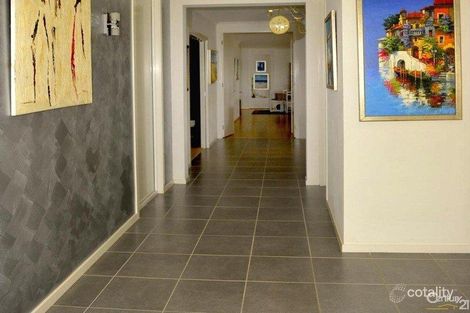 Property photo of 6 Waiben Crescent Point Cook VIC 3030
