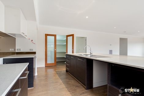 Property photo of 76 Linfield Parade Wollert VIC 3750