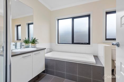 Property photo of 23 Jessie Evelyn Crescent Kyneton VIC 3444