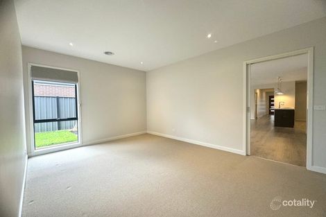 Property photo of 28 Salerno Way Clyde North VIC 3978