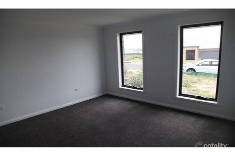 Property photo of 4 Morgan Place Llanarth NSW 2795