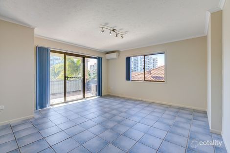 2/32 Imperial Pde, Labrador, QLD 4215