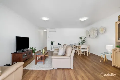 Property photo of 2/54 Yamboyna Street Manly QLD 4179