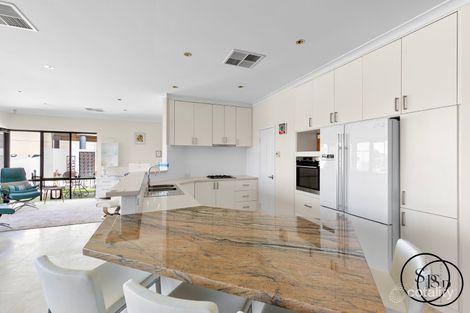 Property photo of 19 Eunamara Retreat Halls Head WA 6210