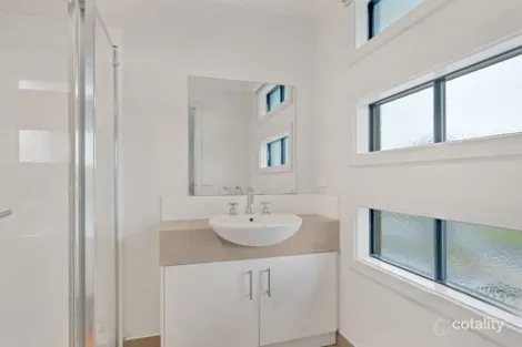 Property photo of 4/30 Central Road Hampton Park VIC 3976