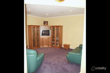 Property photo of 10 Exhibition Parade Taylors Hill VIC 3037