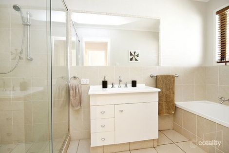 Property photo of 2/44 Lapoinya Crescent Warana QLD 4575