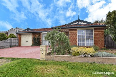 Property photo of 17 Harvey Court Roxburgh Park VIC 3064