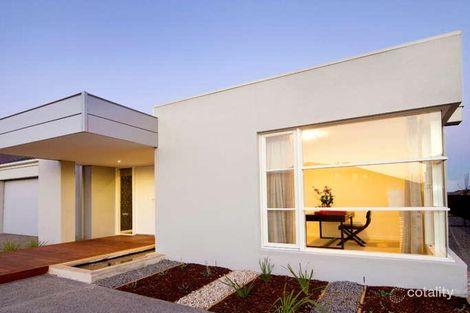 17 Woodward Way, Caroline Springs, VIC 3023