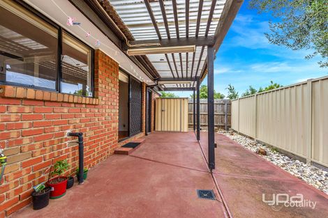 Property photo of 2/37 Galena Crescent Kings Park VIC 3021