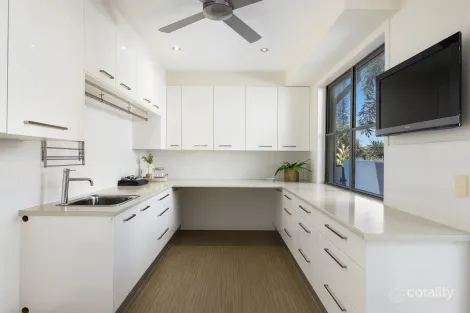 Property photo of 43 Sophie Avenue Broadbeach Waters QLD 4218