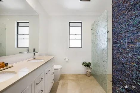 Property photo of 43 Sophie Avenue Broadbeach Waters QLD 4218