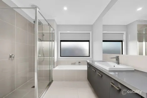 Property photo of 2/3 Dagonet Street Strathmore VIC 3041