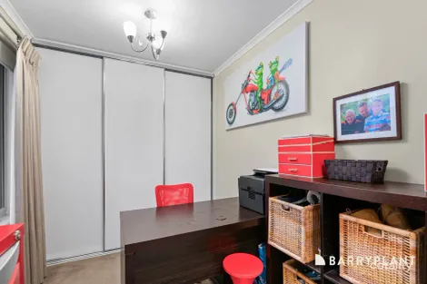 Property photo of 43 Vanessa Circuit Pakenham VIC 3810