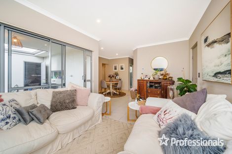 Property photo of 1/6 Cumberland Way Bassendean WA 6054