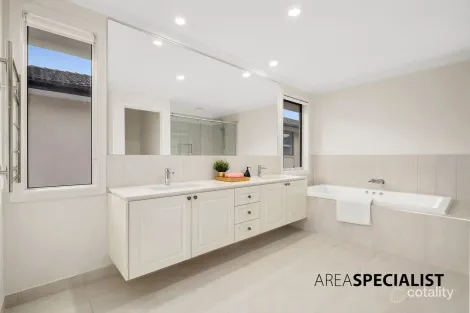 Property photo of 5 Bream Street Clyde North VIC 3978