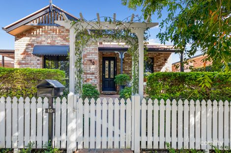 Property photo of 10 Chesterton Crescent Sippy Downs QLD 4556