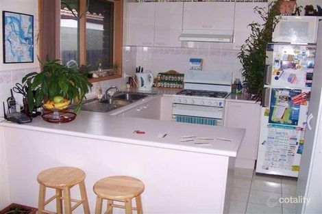 Property photo of 8 Megan Close Cranbourne West VIC 3977