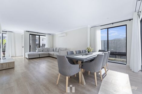 Property photo of 36 Turquoise Boulevard Treeby WA 6164