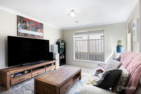 Property photo of 22 Omeara Crescent Cranbourne East VIC 3977