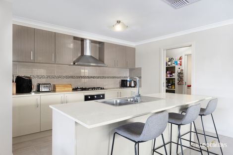 Property photo of 22 Omeara Crescent Cranbourne East VIC 3977