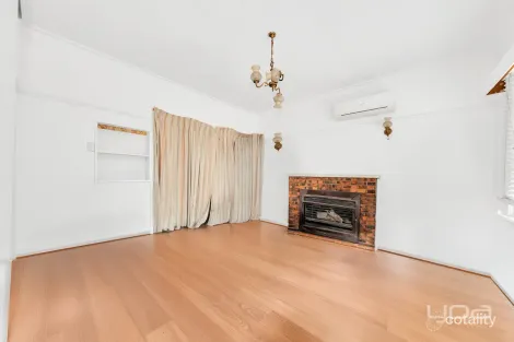 Property photo of 18 Primula Avenue Brooklyn VIC 3012